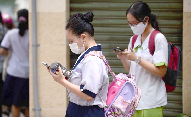 TP.HCM dự kiến cấm học sinh dùng điện thoại kể cả trong giờ ra chơi