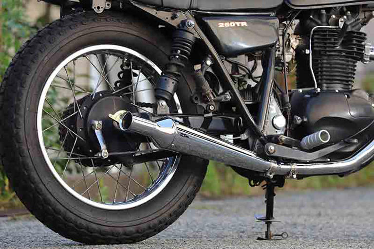 250TR マフラー　メガホンタイプ カワサキ 250TR用「メガホンマフラー」クローム仕上げ・4つの