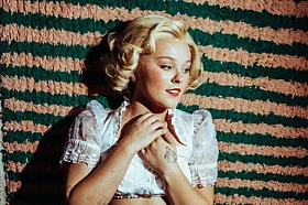 What Jojo Siwa’s new cover of Bette Davis Eyes says about us