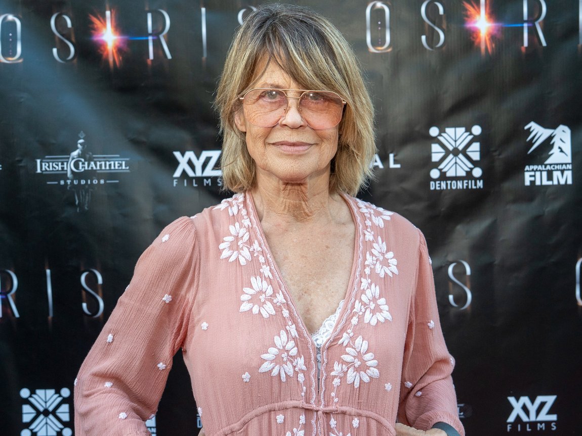 ActionIkone Linda Hamilton überrascht mit neuem Look in New Orleans