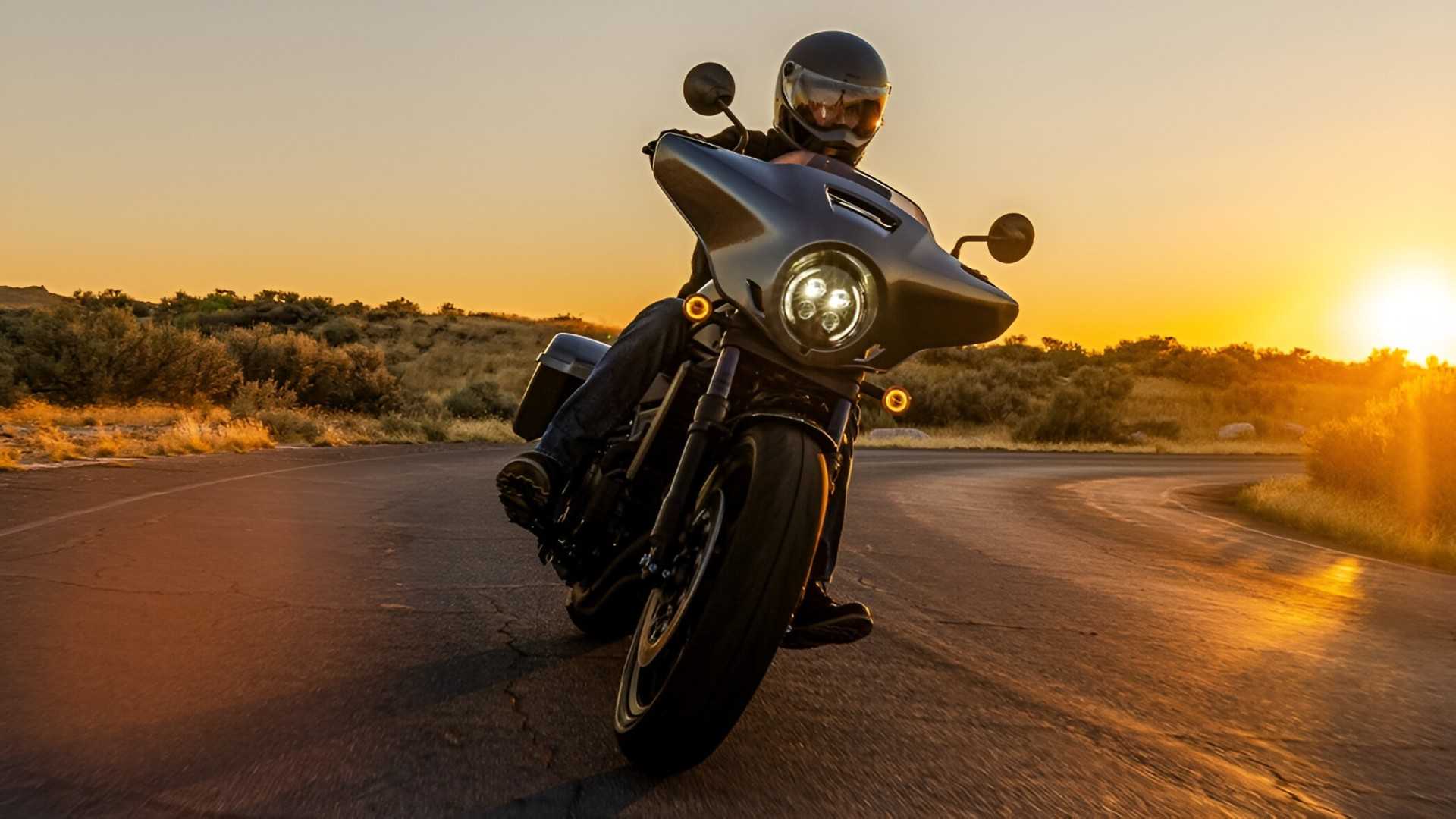 2025 Honda Rebel 1100T bagger cornering front fascia view