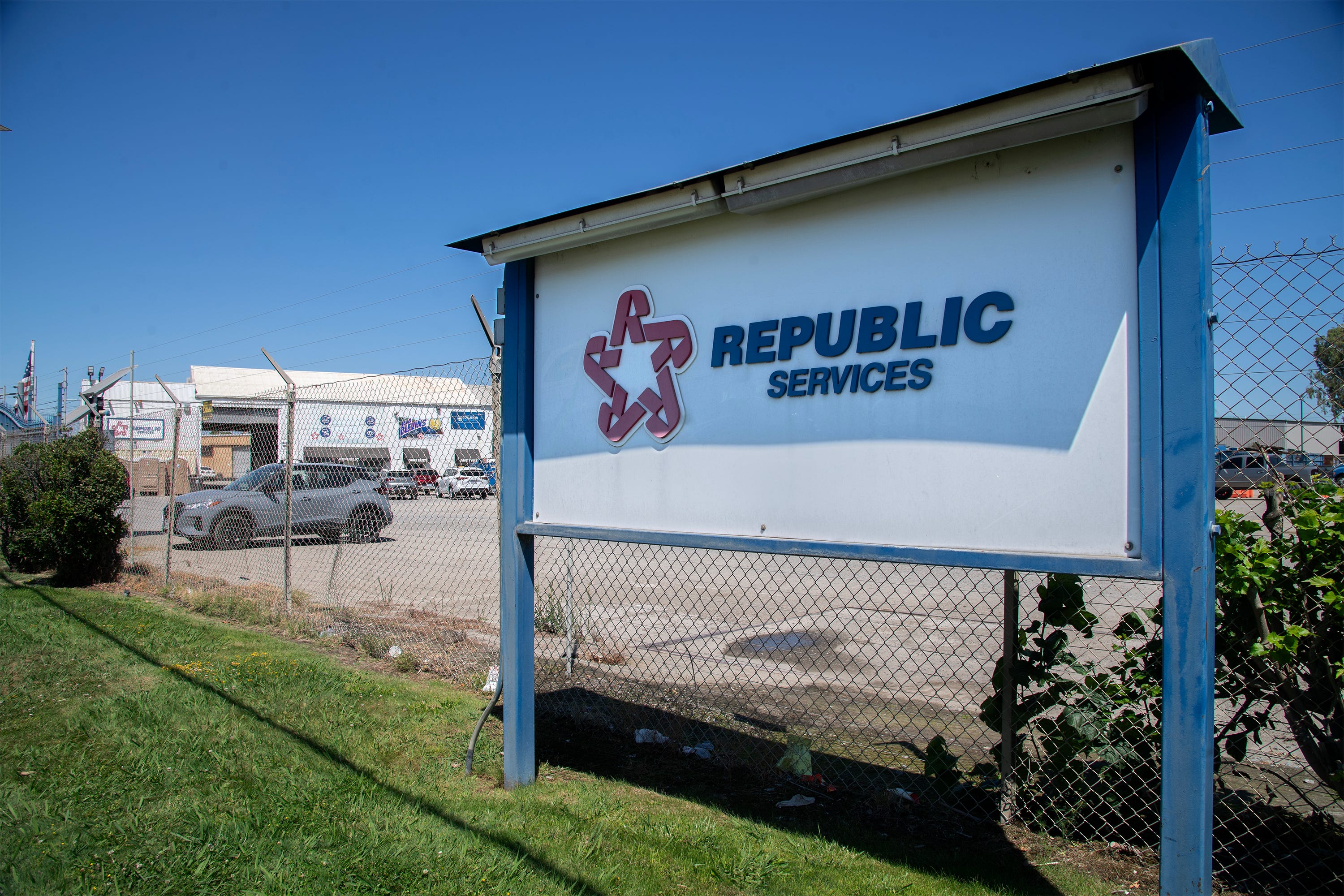 Republic Services to resume trash - AA1IkhTc.img