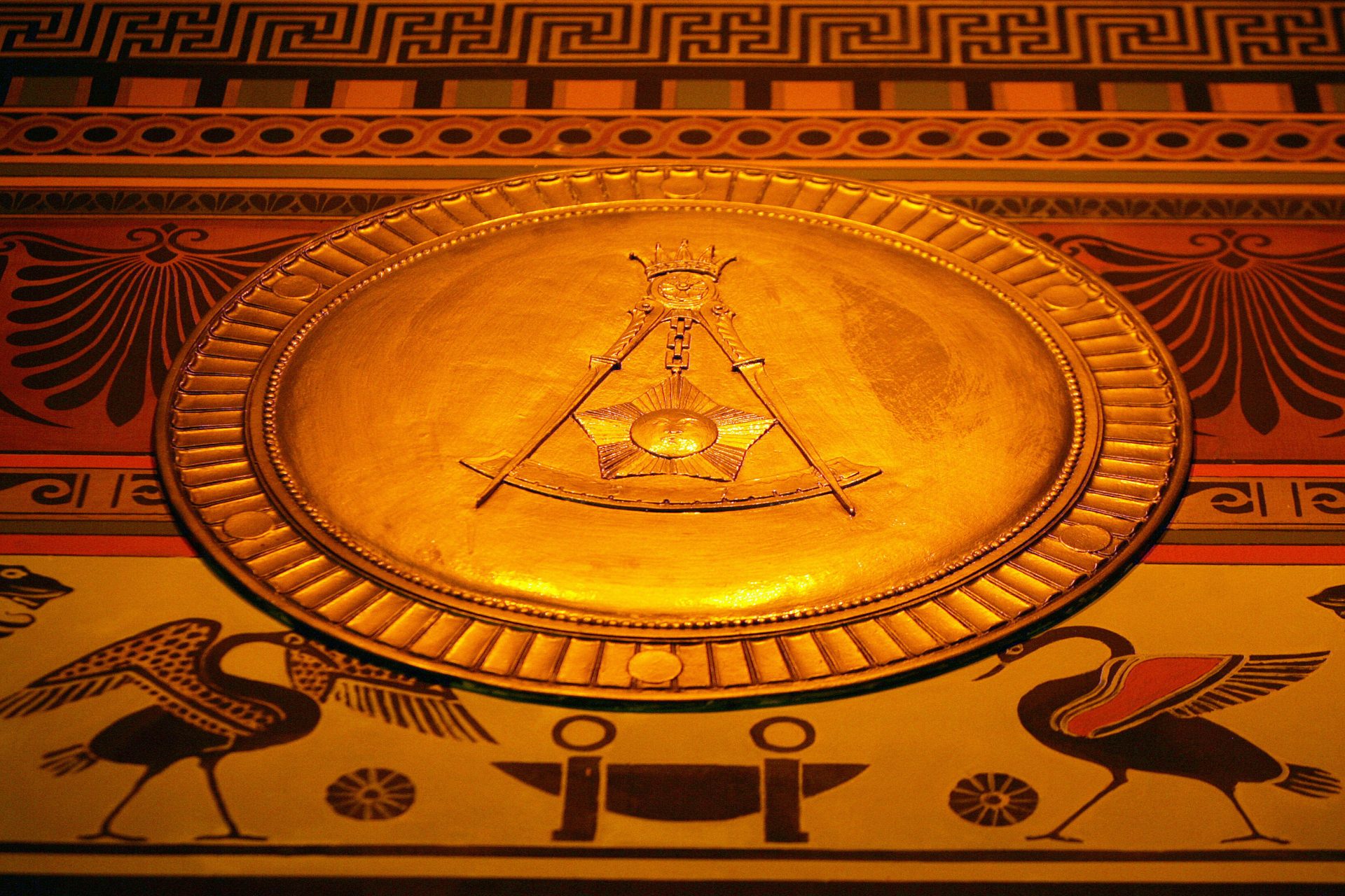 What is true about the legends and conspiracies surrounding Freemasonry?