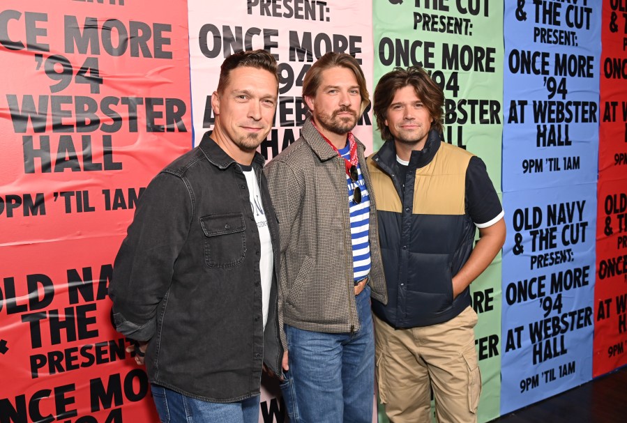 MMMBop! Hanson back on stage in NE Ohio