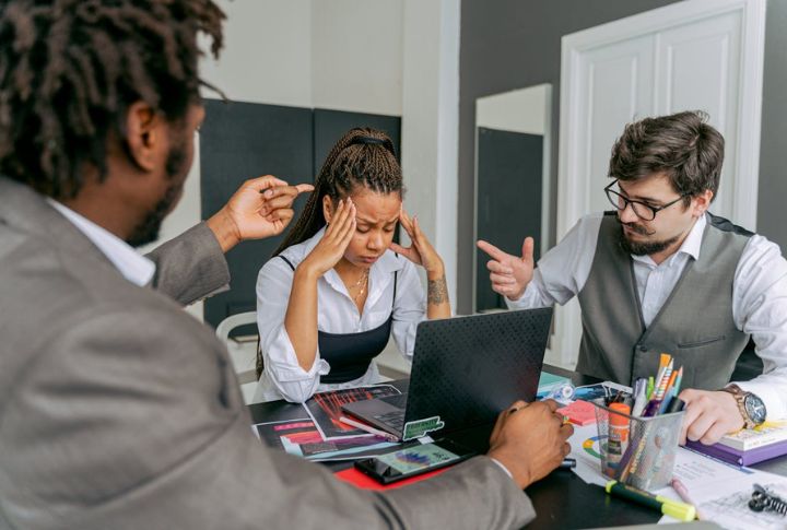 10 Verbal Warning Signs Of An Incompetent Employee