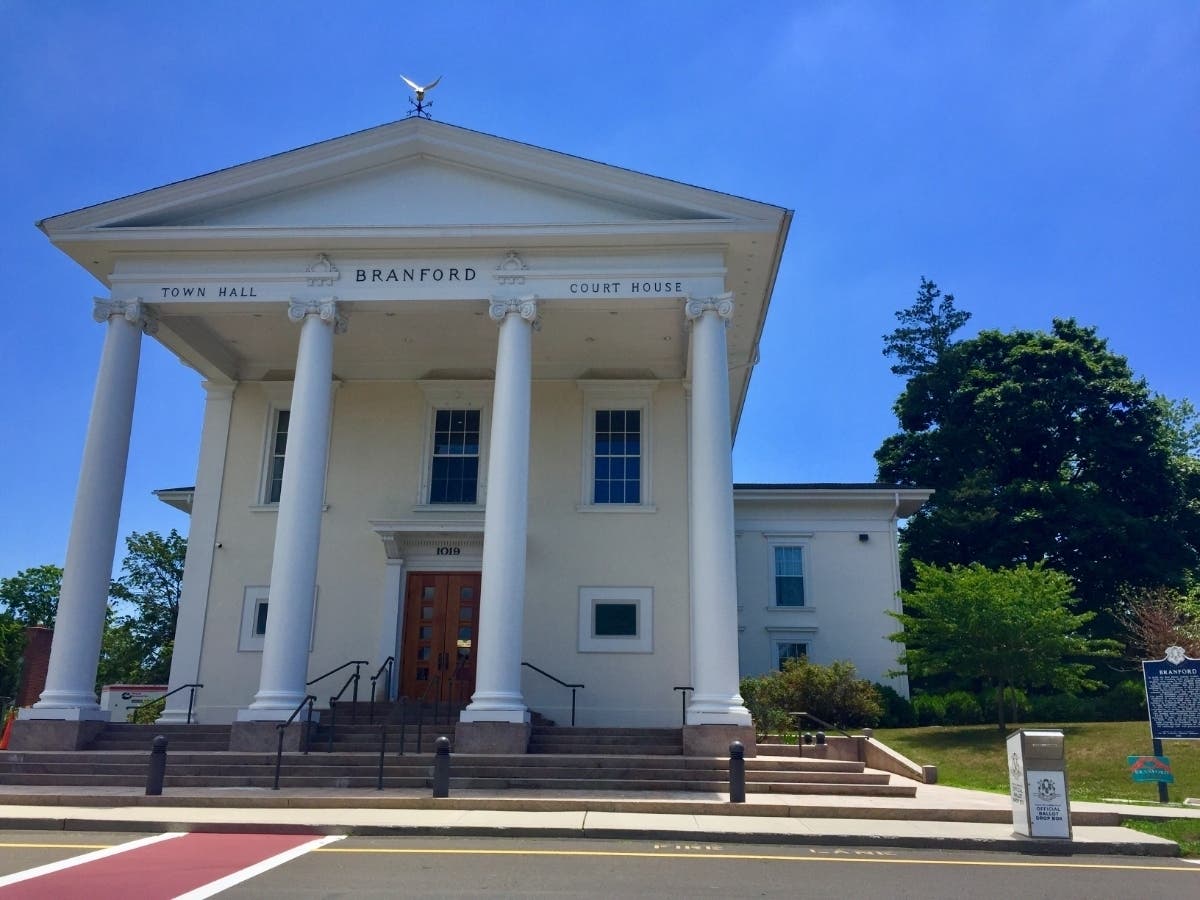 Town Looks to Fill Planning amp Zoning - AA1IlYP5.img