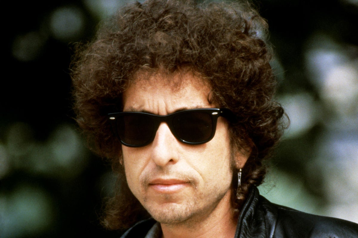 rare-bob-dylan-draft-lyrics-found-inside-poetry-book