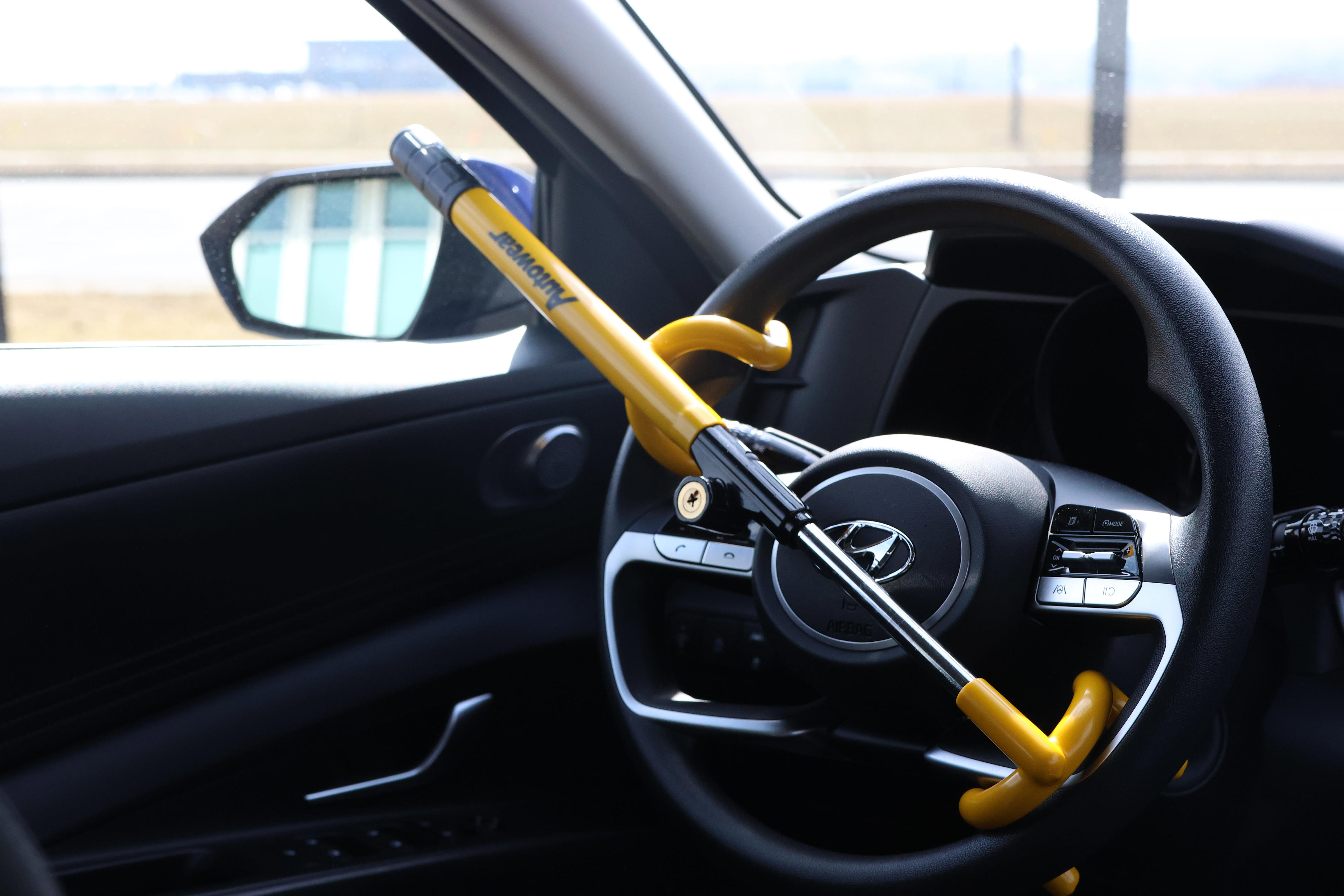 Can you guess what car gets stolen - AA1Im8Bc.img