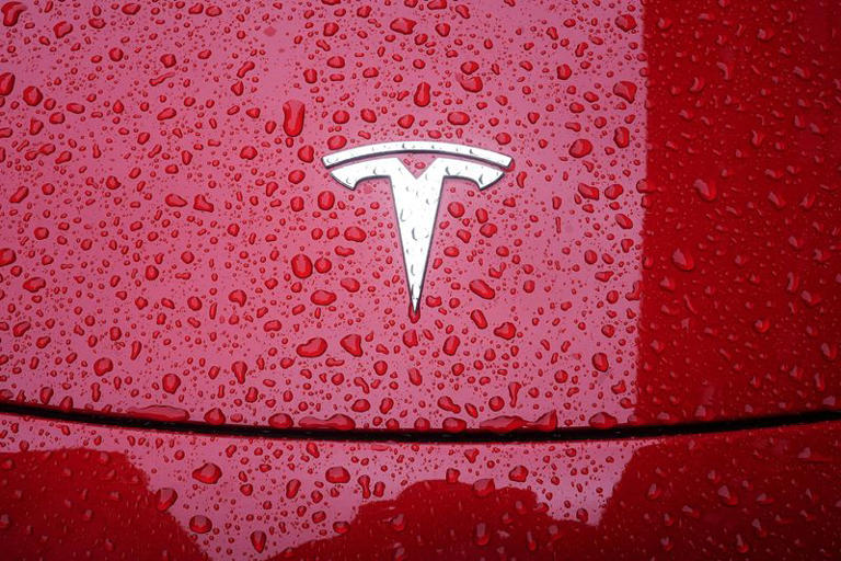Tesla has applied to Arizona for robotaxi service certification, state  transport department says