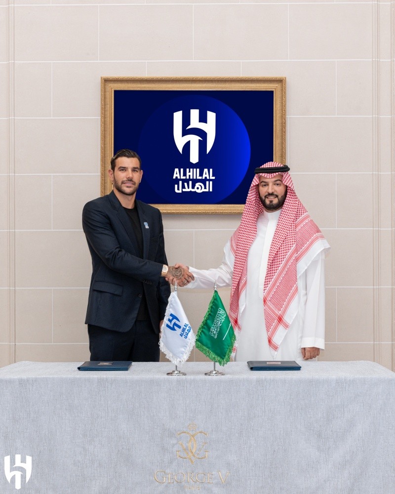Theo Hernández siendo presentado por el Al Hilal | Foto: X Al Hilal