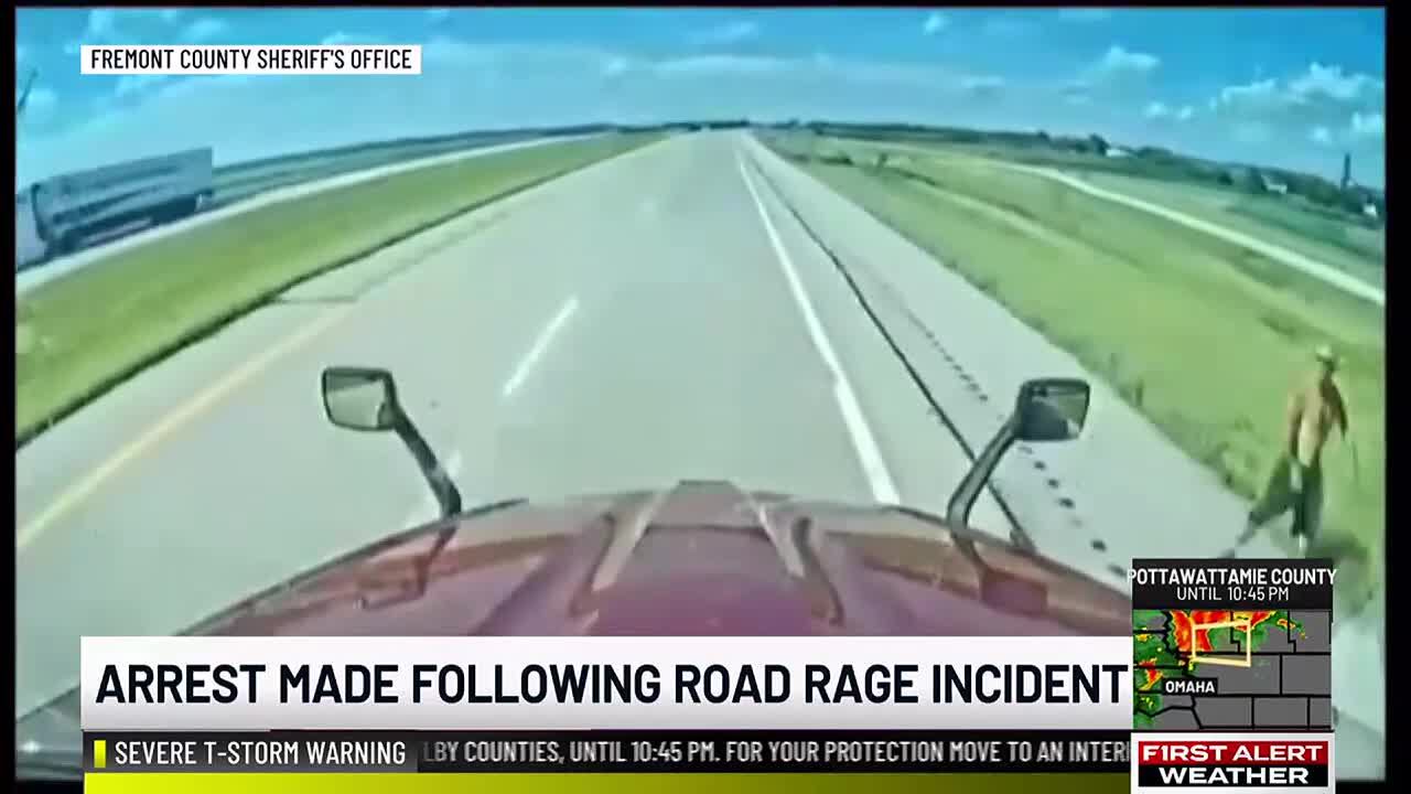 VIDEO: Iowa road rage incident ends in broken glass, arrest