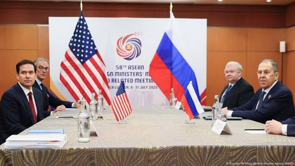 Marco Rubio se reunión con su homólogo ruso, Serguéi Lavrov en Malasia.