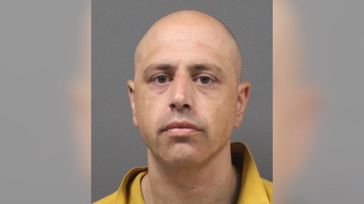 Man with active warrants captured after going to Hernando jailhouse to