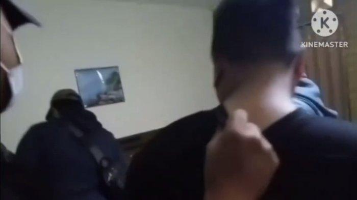 SOSOK Pegawai Bank Digerebek Bersama Brigpol J Ternyata Istri TNI, Dipergoki di Villa tanpa Busana