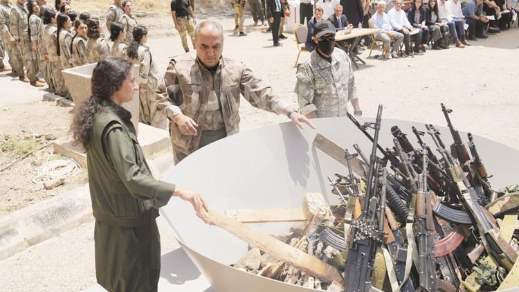 H�rriyet Kuzey Irak'ta: 47 y�ll�k ter�r biterken tarihi anlar... PKK silahlar�n� b�yle yakt�