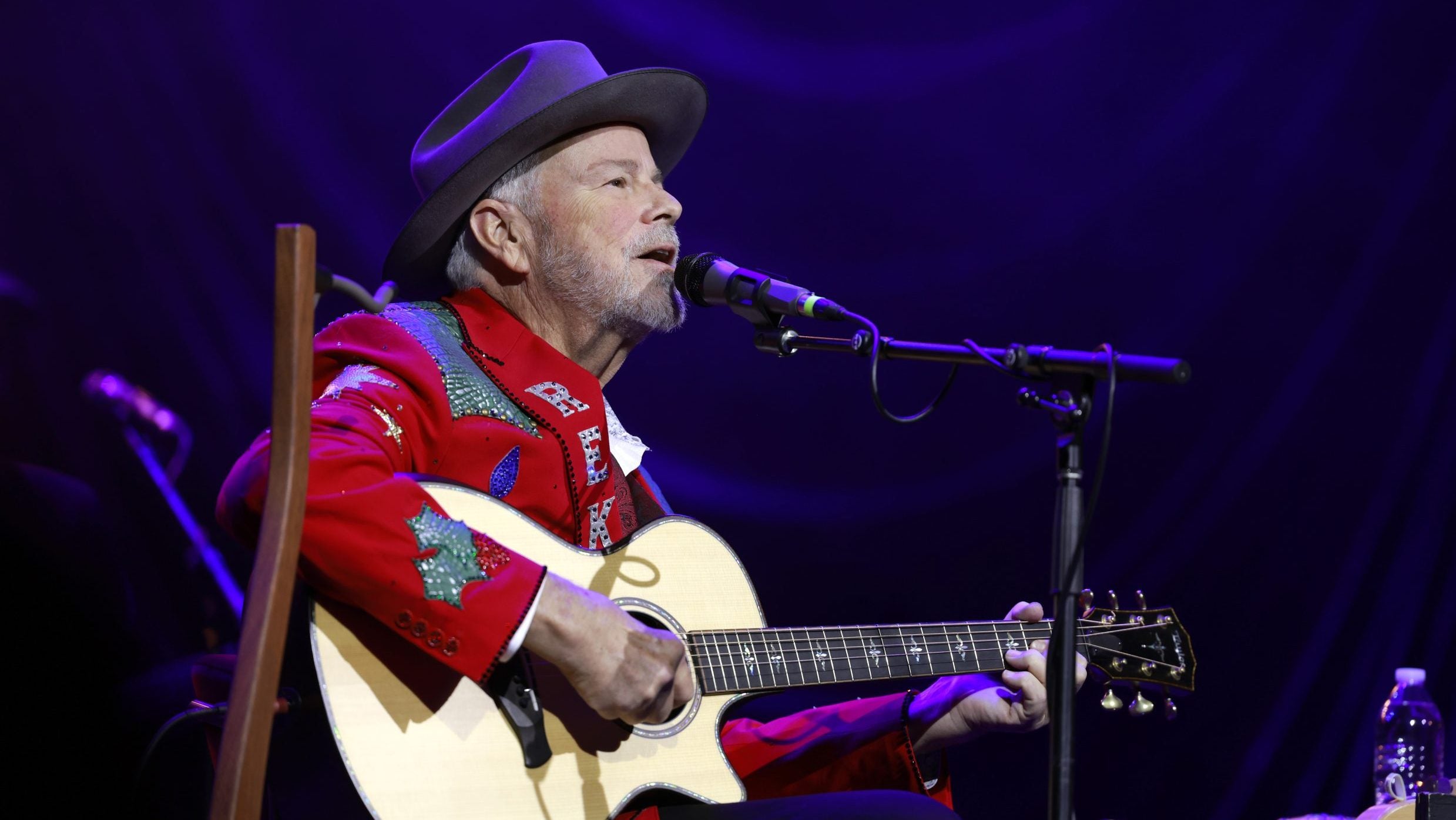 Dallas Cowboys, Shakira and H-E-B among giants supporting Texas flood