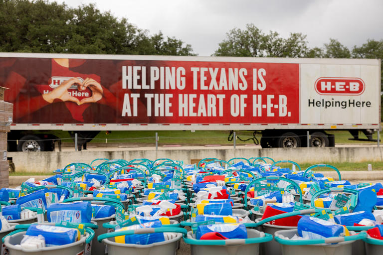 Dallas Cowboys, Shakira and H-E-B among giants supporting Texas flood