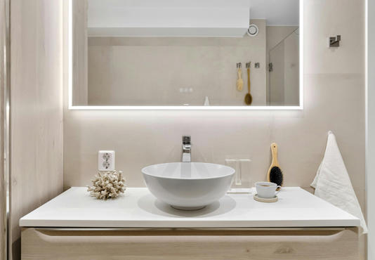 La mejor ubicación para los espejos en tu baño.