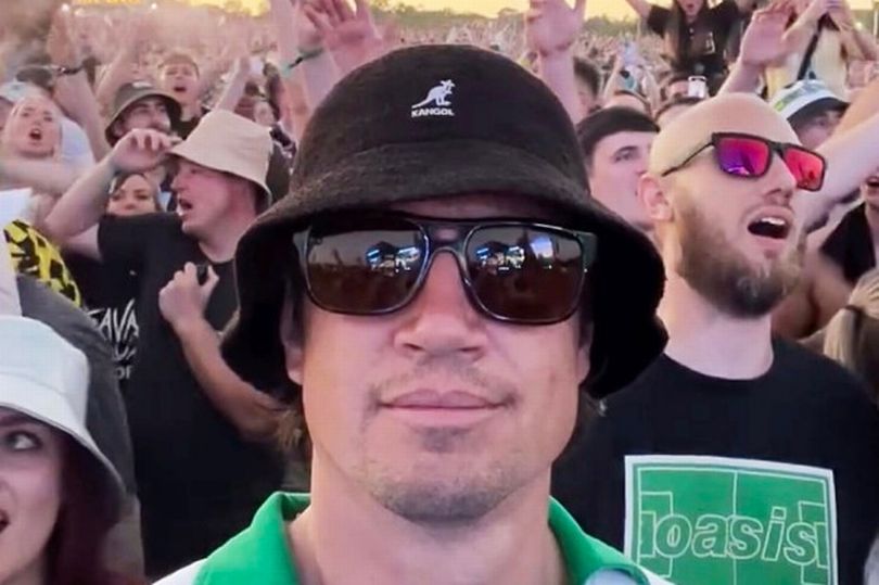 Vernon Kay tells fans to 'rave on' as he soaks in second Manchester gig ...