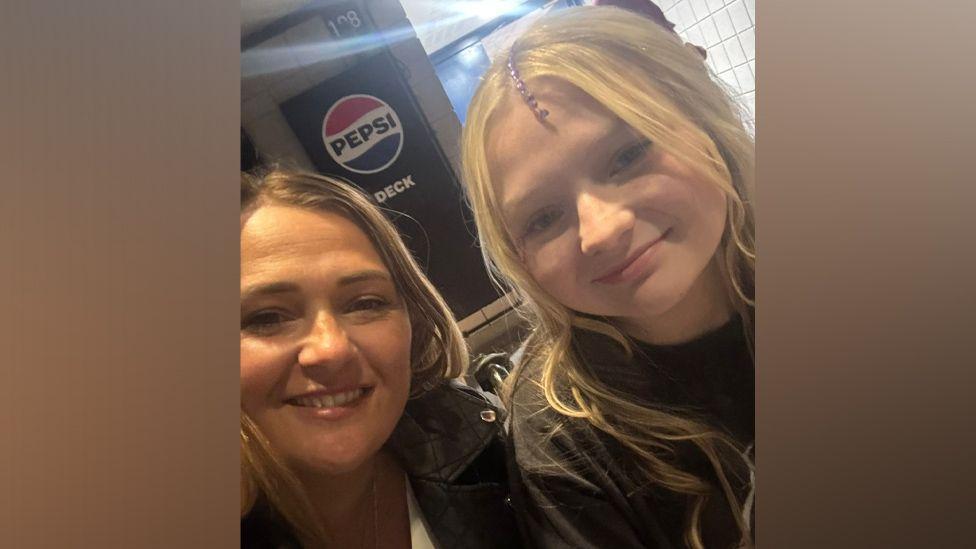 Isla and her mother Ashlee recently went to a Tate McRae concert