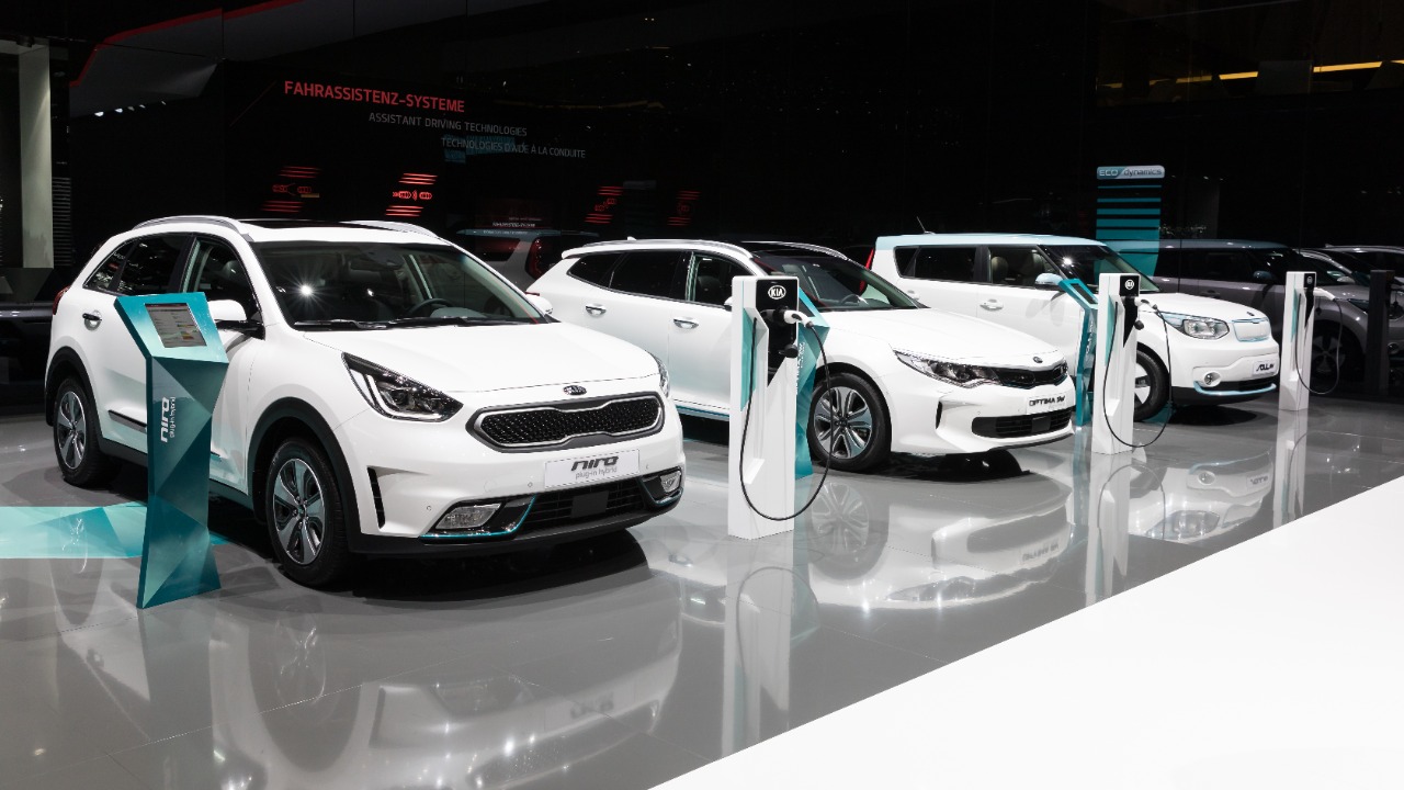 AI defined hybrid EV gets 80 percent charge in 12 minutes