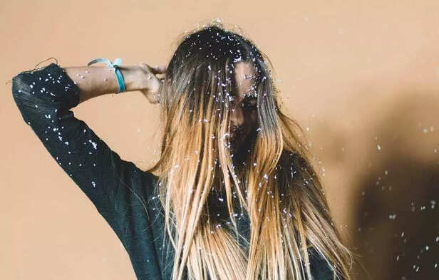 Hair Fall in Humid Weather? Here's How to Control It Naturally and ...