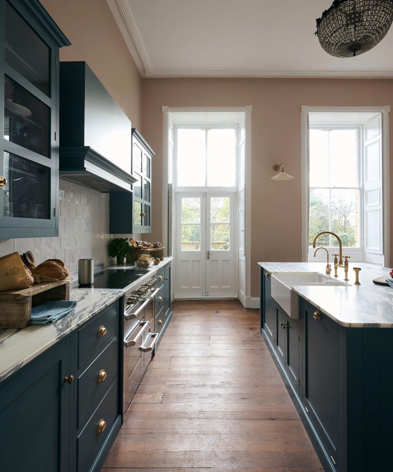 Designers are ditching gray walls in kitchens for these 3 ontrend