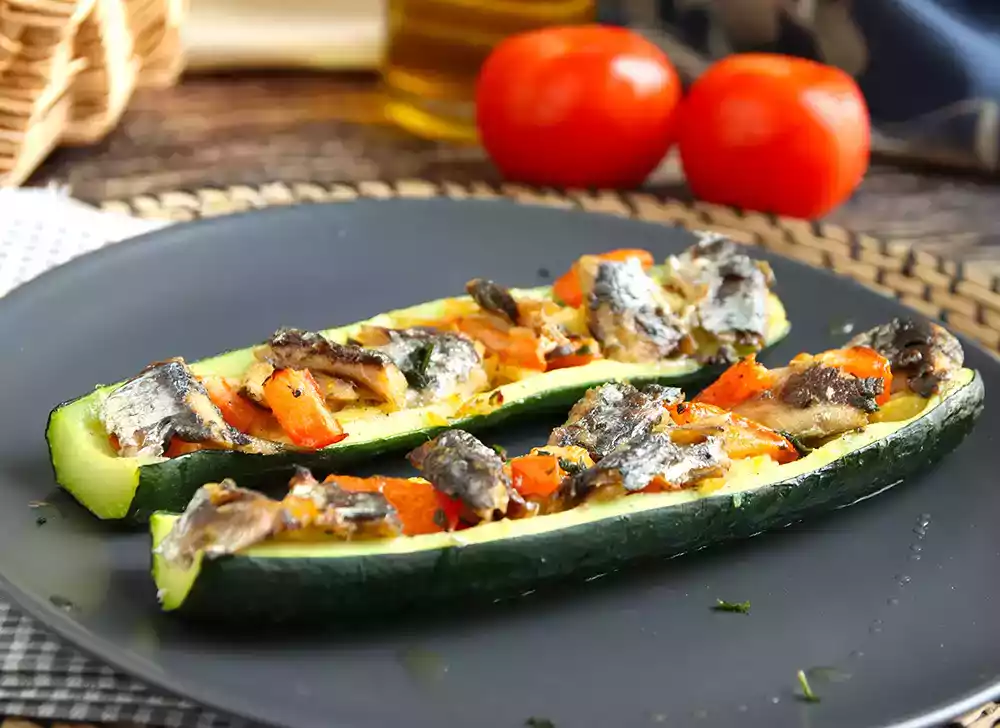 Wie macht man mit sardinen gefüllte zucchini?