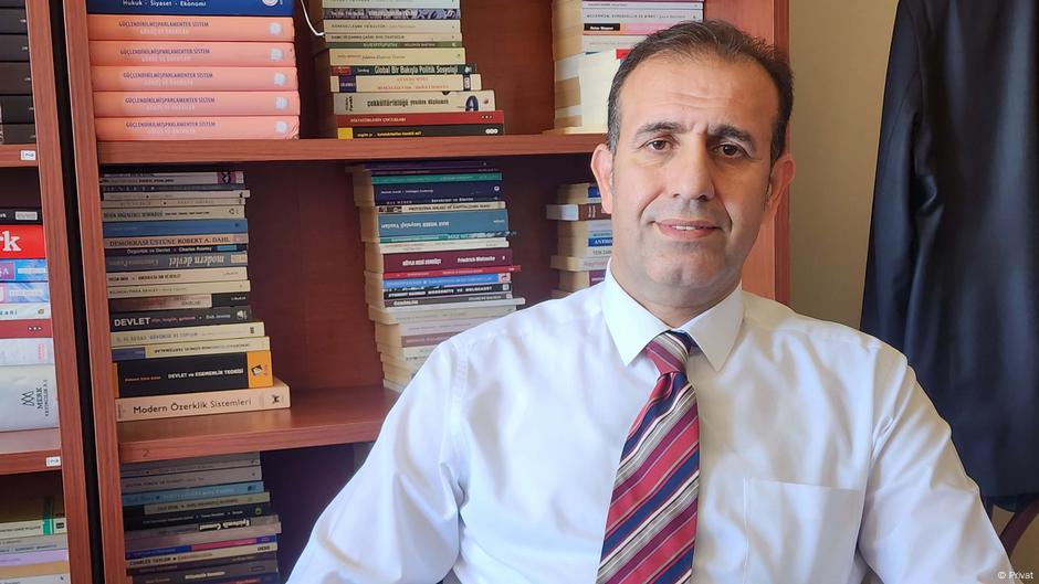 Коскун, директор Института политических и социальных исследований в Диярбакыре, сказал, что следует ожидать осторожного мирного процесса