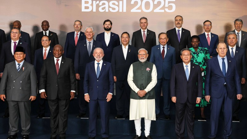 Challenges and possibilities of the emerging new world order