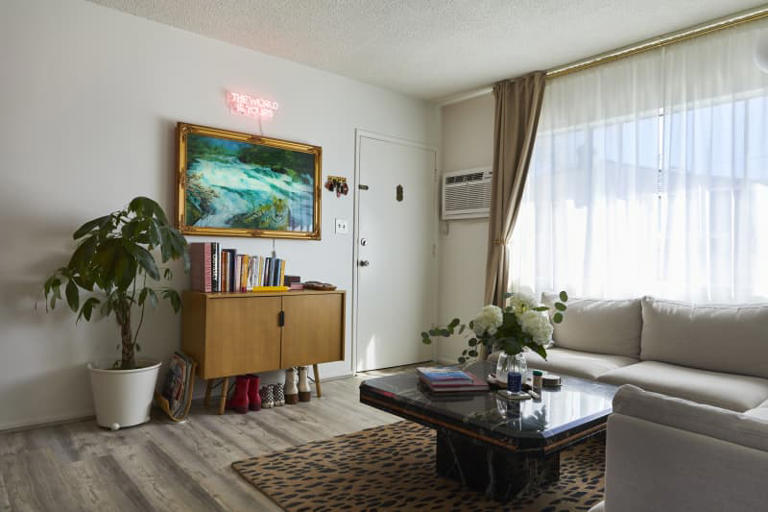 Why You Should Keep a Toast Rack in Your Living Room (It's So Clever!)