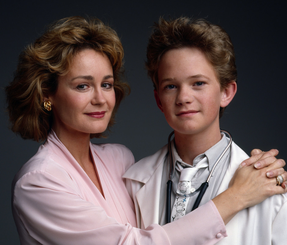 39 90s TV Mom 74 Looks Nearly Unrecognizable - AA1Iwkfj.img