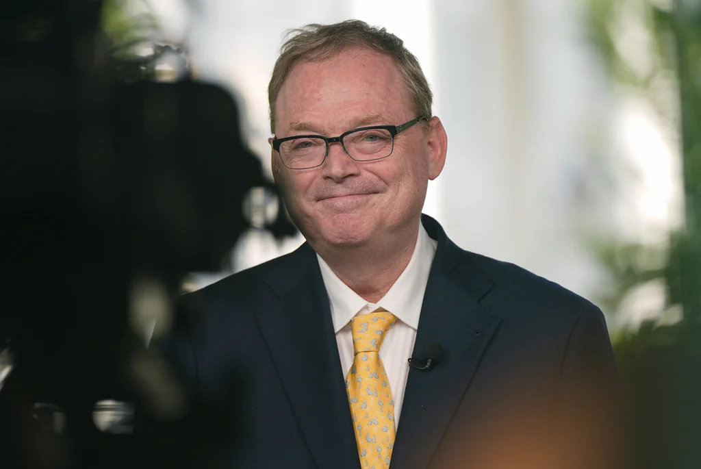 White House blames rising unemployment on federal workers, touts November jobs report gains<br><br>