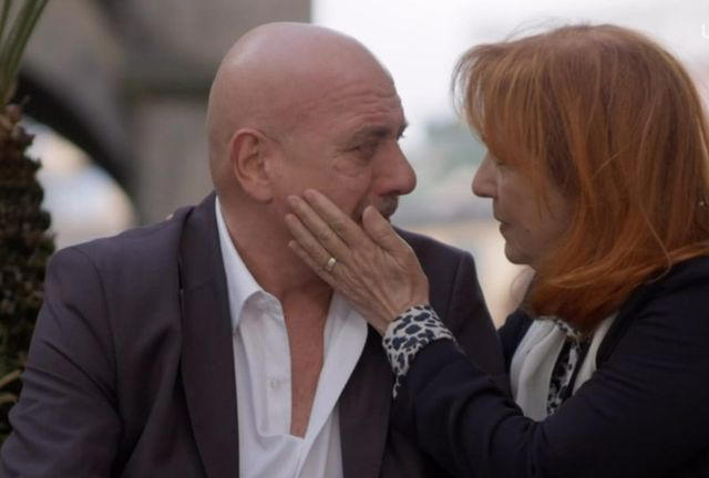 L’inesorabile progressione della malattia non lascerà pace a Luca e Giulia (Foto Facebook @Rossella Graziani Un posto al sole Fans) – cineblog.it