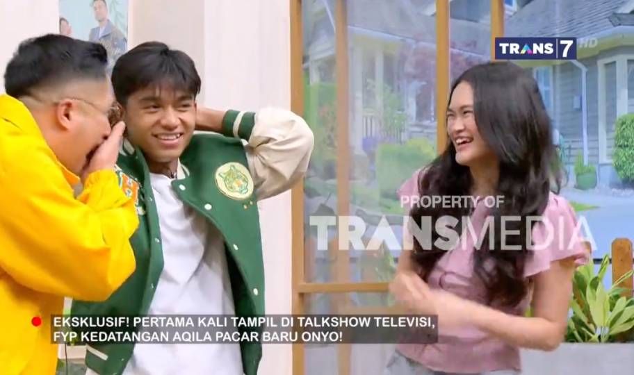 Betrand Peto salah tingkah ketika kekasihnya, Aqila Zhavira tiba-tiba hadir di lokasi syuting.