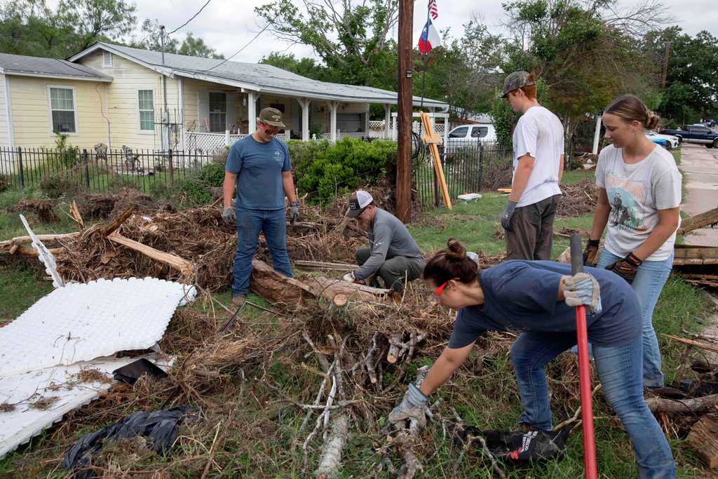 Search for Texas flood victims - AA1Ixw54.img