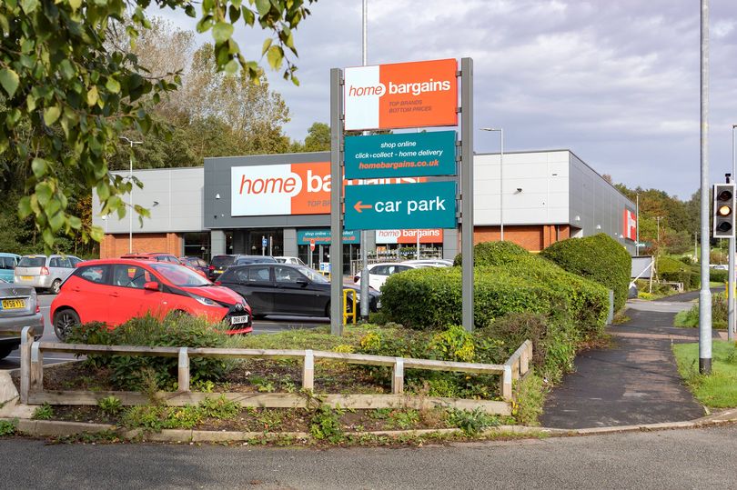 Home Bargains' 'stylish' £10 bag looks 'similar' to £39 John Lewis tote