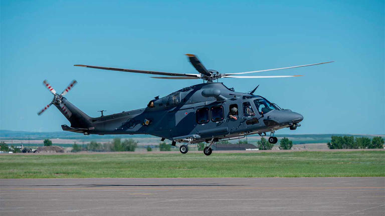 こんなヘリコプターはない Ninja Helicopter Acrobatics - Self defense force (SDF) OH-1