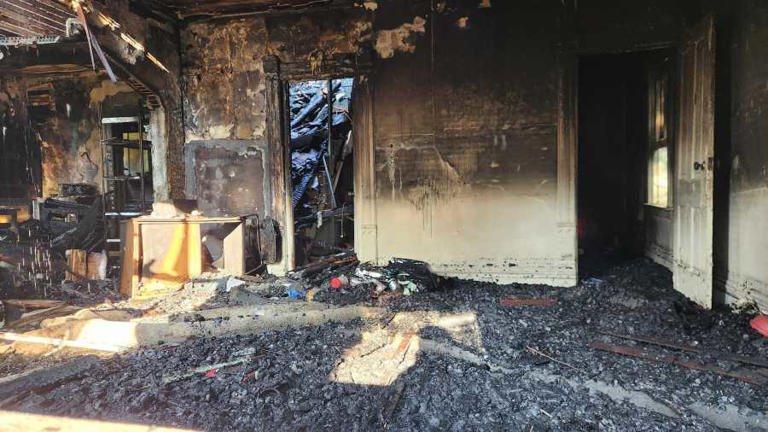 【wwk】Room fire Firefighters swiftly extinguish early morning blaze at