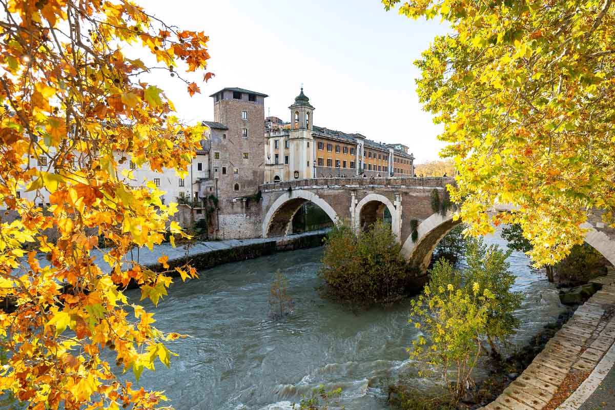 Rome’s Prettiest Bridges You’ll Want to Cross Twice 38