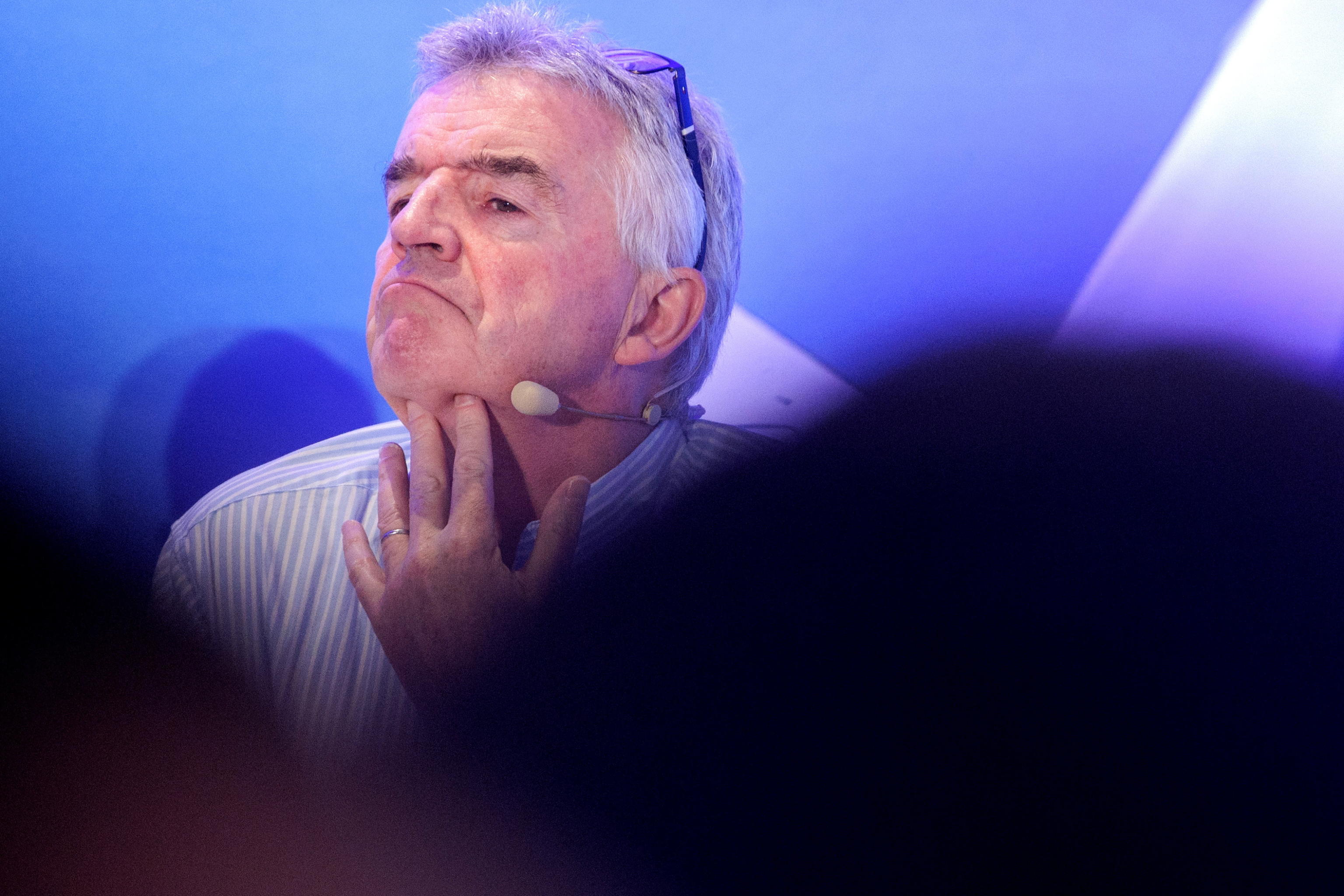 Ryanair valuta bonus più alti per scovare i bagagli fuori misura