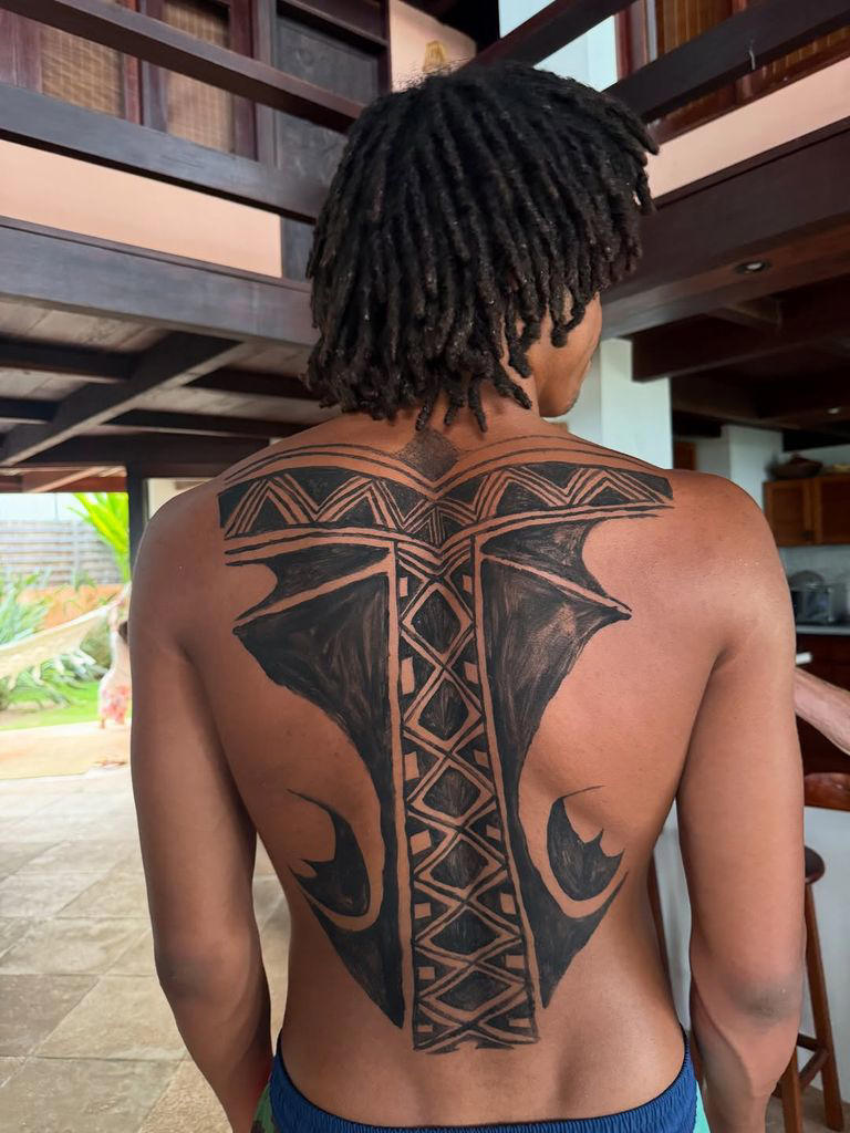 Henry showed off the body art he'd received from his trip to Praia do Forte