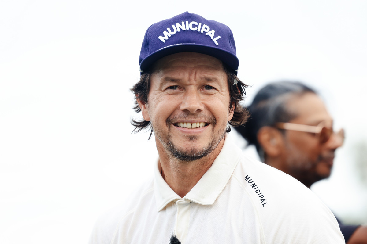 Fans in Awe of Mark Wahlberg's 'Insane' Muscles in New Video: 'You Do