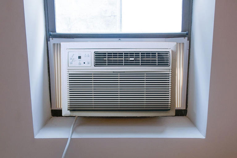 Can You Put an Air Conditioner on Its Side: Essential Safety Tips