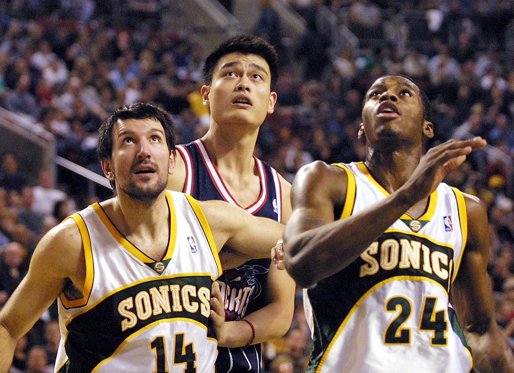 Houston Rockets jersey history No. 11 - Yao Ming (2002-11)
