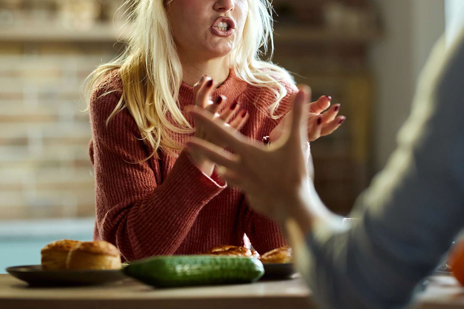 Student Says She Refuses to Pay for Her Friend’s Meals After Her Friend(00)