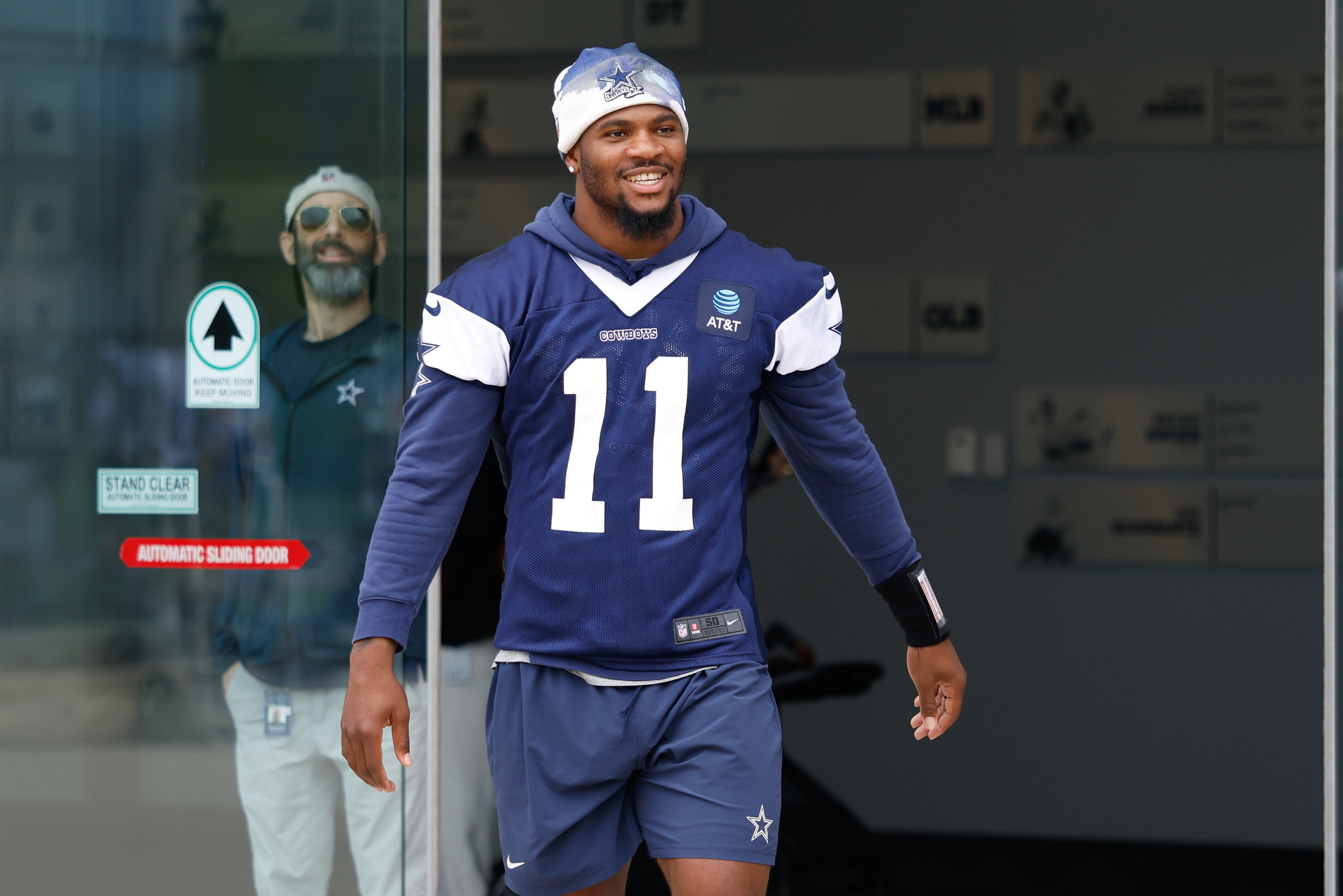 Micah Parsons seemingly responds to bizarre swipe from Jerry Jones