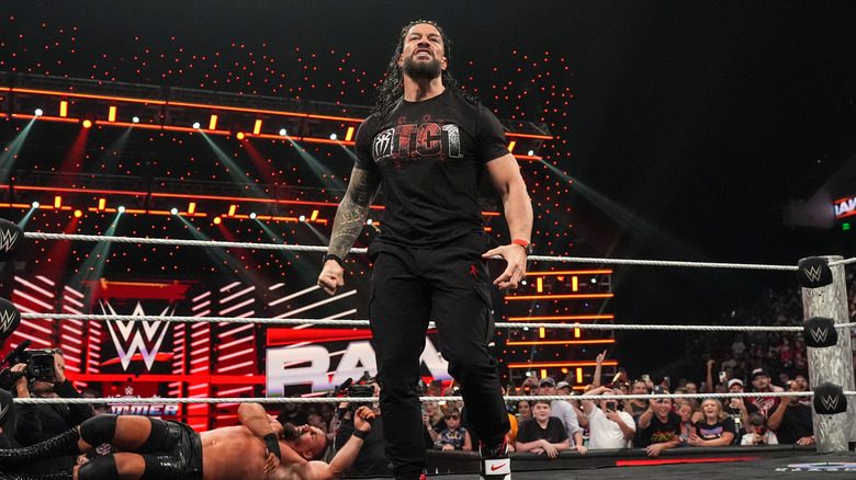 Roman Reigns Confronts Paul Heyman Reunites With Jey Uso To Close Out
