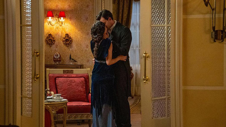 El Beso Entre Ángela Y Curro Que Podría Ponerlos En Peligro | Fuente: Rtve