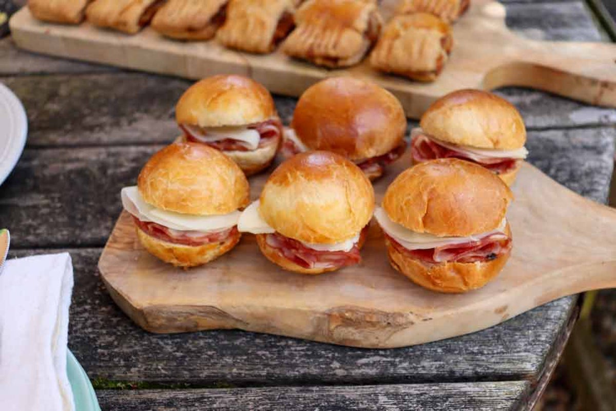 Modern Australian Baking Sweet, Savoury, Seasonal & Native main image 1